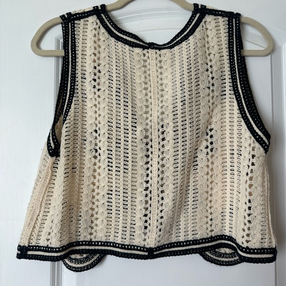 Black and Cream Crochet Floral Vest - Picture 4 of 4